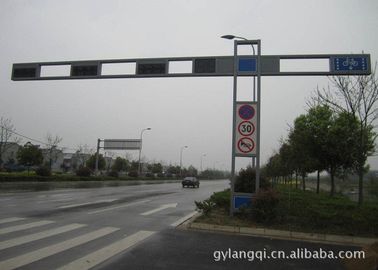 Trung Quốc Signal Customization Traffic Light Pole Gr65 4m / 6m Galvanized Road Light Poles nhà cung cấp