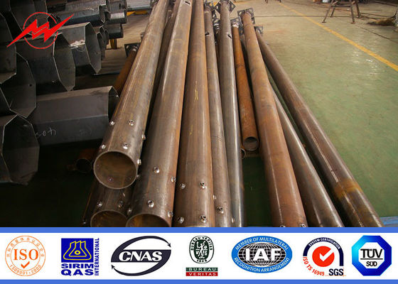 Sân bóng đá 45 mét bóng đèn cột cao với hệ thống nâng hạ